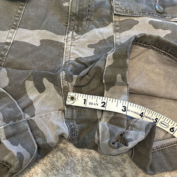 AMERICAN EAGLE VINTAGE SUPER HI RISE FESTIVAL Green CAMOUFLAGE Shorts 14/32W - Picture 8 of 11